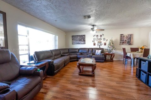 Villa ou maison à vendre à Tamarac, Floride: 3 chambres, 151.9 m2 № 1994005 - photo 24