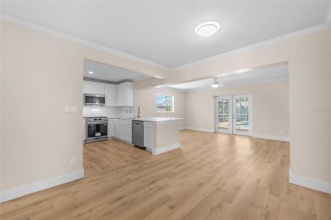 Casa en alquiler en Saint Petersburg, Florida, 4 dormitorios, 151.34 m2 № 1870700 - foto 7