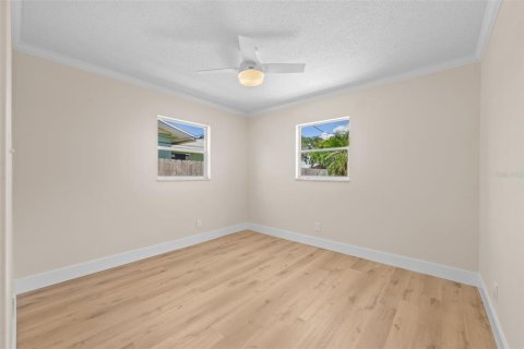 Casa en alquiler en Saint Petersburg, Florida, 4 dormitorios, 151.34 m2 № 1870700 - foto 13