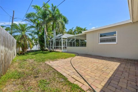Casa en alquiler en Saint Petersburg, Florida, 4 dormitorios, 151.34 m2 № 1870700 - foto 23
