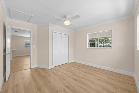 Casa en alquiler en Saint Petersburg, Florida, 4 dormitorios, 151.34 m2 № 1870700 - foto 12