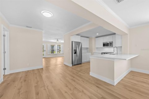 Casa en alquiler en Saint Petersburg, Florida, 4 dormitorios, 151.34 m2 № 1870700 - foto 3