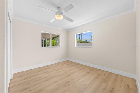 Casa en alquiler en Saint Petersburg, Florida, 4 dormitorios, 151.34 m2 № 1870700 - foto 14