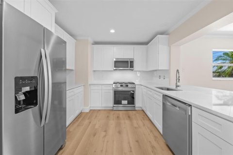 Casa en alquiler en Saint Petersburg, Florida, 4 dormitorios, 151.34 m2 № 1870700 - foto 4