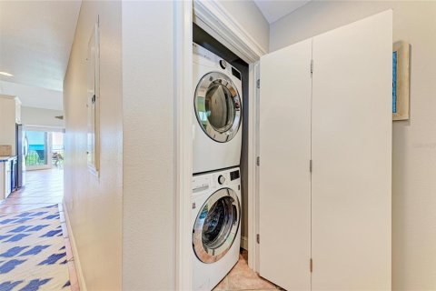 Condo in Anna Maria, Florida, 2 bedrooms  № 2221973 - photo 27