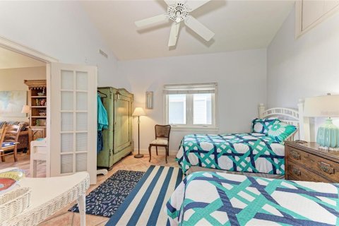 Condo in Anna Maria, Florida, 2 bedrooms  № 2221973 - photo 24
