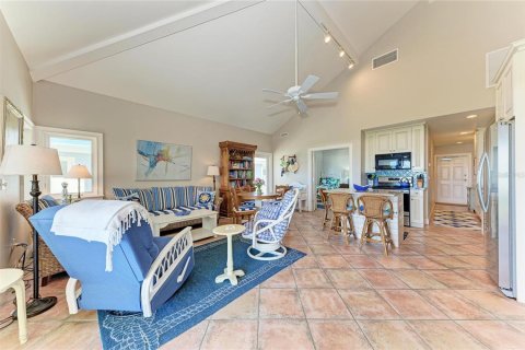 Condo in Anna Maria, Florida, 2 bedrooms  № 2221973 - photo 10