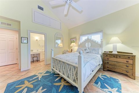Condo in Anna Maria, Florida, 2 bedrooms  № 2221973 - photo 19