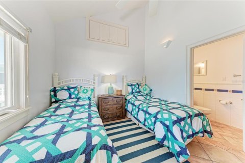 Condo in Anna Maria, Florida, 2 bedrooms  № 2221973 - photo 23