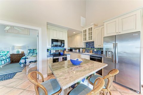 Condo in Anna Maria, Florida, 2 bedrooms  № 2221973 - photo 14
