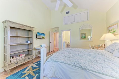 Condo in Anna Maria, Florida, 2 bedrooms  № 2221973 - photo 18