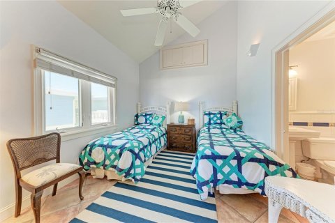 Condo in Anna Maria, Florida, 2 bedrooms  № 2221973 - photo 22