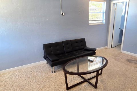 Immobilier commercial à louer à Holly Hill, Floride: 55.74 m2 № 2232436 - photo 8