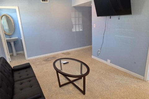 Immobilier commercial à louer à Holly Hill, Floride: 55.74 m2 № 2232436 - photo 6