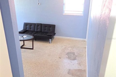 Immobilier commercial à louer à Holly Hill, Floride: 55.74 m2 № 2232436 - photo 5