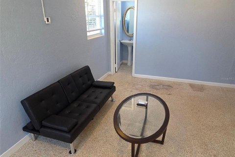 Immobilier commercial à louer à Holly Hill, Floride: 55.74 m2 № 2232436 - photo 7