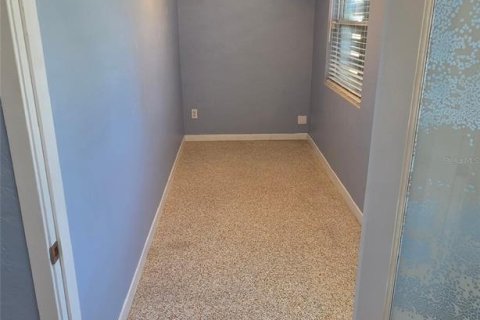 Immobilier commercial à louer à Holly Hill, Floride: 55.74 m2 № 2232436 - photo 4