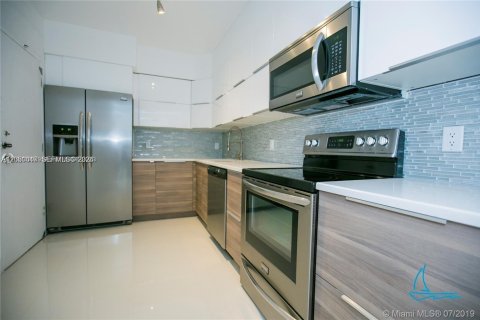 Copropriété à vendre à Bay Harbor Islands, Floride: 1 chambre, 104.52 m2 № 2186190 - photo 9
