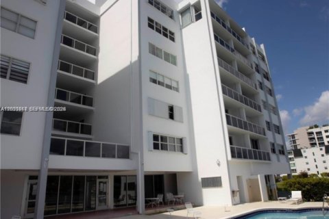 Copropriété à vendre à Bay Harbor Islands, Floride: 1 chambre, 104.52 m2 № 2186190 - photo 3