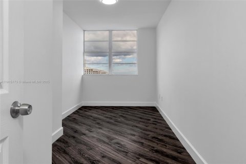 Copropriété à vendre à Miami, Floride: 4 chambres, 161.09 m2 № 2016630 - photo 25