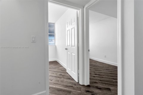 Copropriété à vendre à Miami, Floride: 4 chambres, 161.09 m2 № 2016630 - photo 16