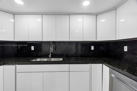 Copropriété à vendre à Miami, Floride: 4 chambres, 161.09 m2 № 2016630 - photo 10