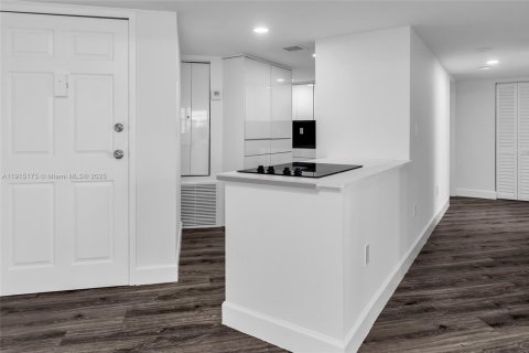 Copropriété à vendre à Miami, Floride: 4 chambres, 161.09 m2 № 2016630 - photo 6