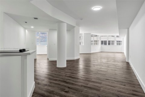 Copropriété à vendre à Miami, Floride: 4 chambres, 161.09 m2 № 2016630 - photo 3
