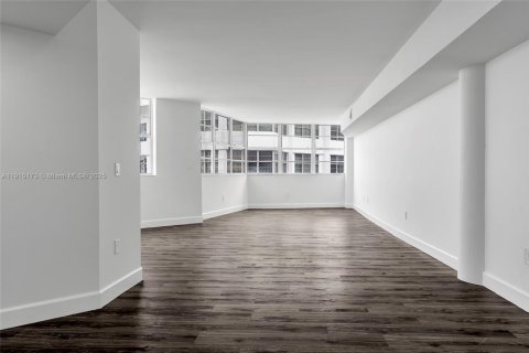 Copropriété à vendre à Miami, Floride: 4 chambres, 161.09 m2 № 2016630 - photo 15