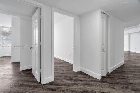 Copropriété à vendre à Miami, Floride: 4 chambres, 161.09 m2 № 2016630 - photo 21