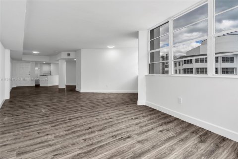 Copropriété à vendre à Miami, Floride: 4 chambres, 161.09 m2 № 2016630 - photo 13