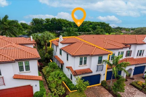 Touwnhouse à vendre à Pembroke Pines, Floride: 3 chambres, 208.66 m2 № 1983425 - photo 2