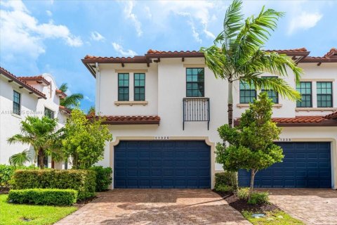 Touwnhouse à vendre à Pembroke Pines, Floride: 3 chambres, 208.66 m2 № 1983425 - photo 1