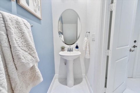 Touwnhouse à vendre à Pembroke Pines, Floride: 3 chambres, 208.66 m2 № 1983425 - photo 10