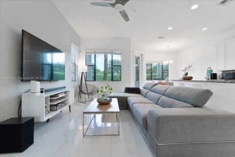 Touwnhouse à vendre à Pembroke Pines, Floride: 3 chambres, 208.66 m2 № 1983425 - photo 3