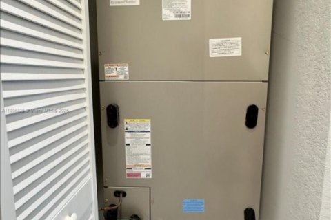 Touwnhouse à vendre à Pembroke Pines, Floride: 3 chambres, 208.66 m2 № 1983425 - photo 29