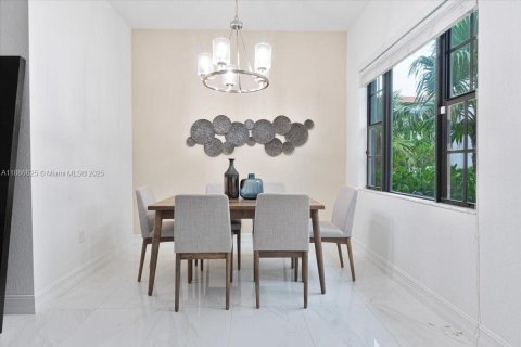 Touwnhouse à vendre à Pembroke Pines, Floride: 3 chambres, 208.66 m2 № 1983425 - photo 4