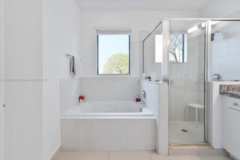 Touwnhouse à vendre à Pembroke Pines, Floride: 3 chambres, 208.66 m2 № 1983425 - photo 16