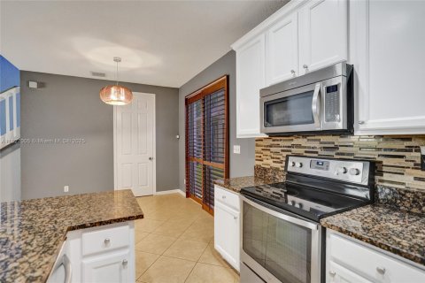 House in Port St. Lucie, Florida 3 bedrooms, 118.45 sq.m. № 1958210 - photo 16