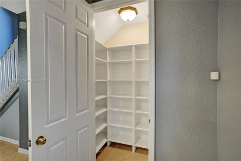 House in Port St. Lucie, Florida 3 bedrooms, 118.45 sq.m. № 1958210 - photo 25