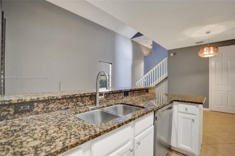 House in Port St. Lucie, Florida 3 bedrooms, 118.45 sq.m. № 1958210 - photo 15