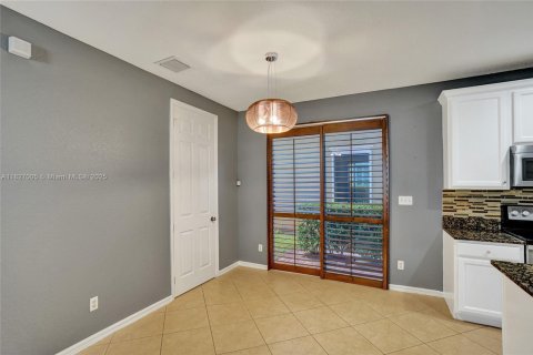 House in Port St. Lucie, Florida 3 bedrooms, 118.45 sq.m. № 1958210 - photo 23