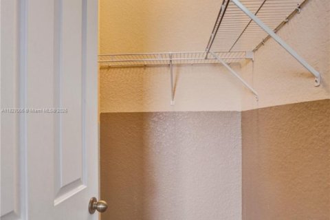 House in Port St. Lucie, Florida 3 bedrooms, 118.45 sq.m. № 1958210 - photo 30