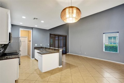 House in Port St. Lucie, Florida 3 bedrooms, 118.45 sq.m. № 1958210 - photo 22