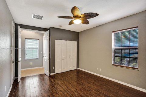 House in Port St. Lucie, Florida 3 bedrooms, 118.45 sq.m. № 1958210 - photo 6