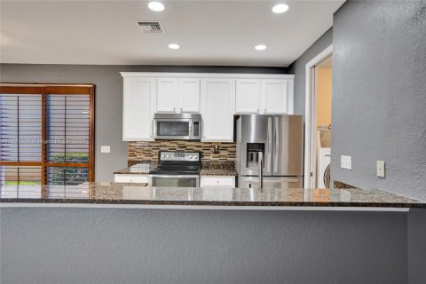 House in Port St. Lucie, Florida 3 bedrooms, 118.45 sq.m. № 1958210 - photo 20