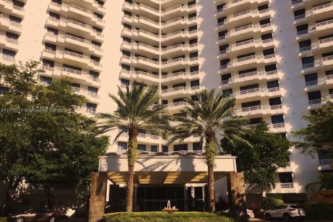 Купить кондоминиум в Авентура, Флорида 2 спальни, 91.97м2, № 1978772 - фото 3