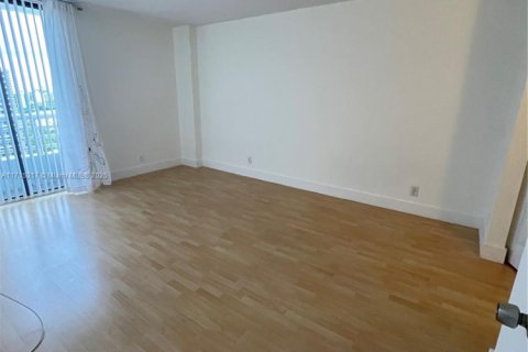 Купить кондоминиум в Авентура, Флорида 2 спальни, 91.97м2, № 1978772 - фото 17