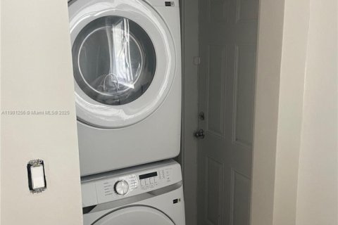 Villa ou maison à louer à Miami, Floride: 3 chambres, 74.32 m2 № 1957317 - photo 11