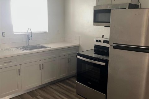 Villa ou maison à louer à Miami, Floride: 3 chambres, 74.32 m2 № 1957317 - photo 5